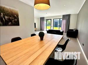 Дом 240м², 2-этажный, участок 6 сот.  