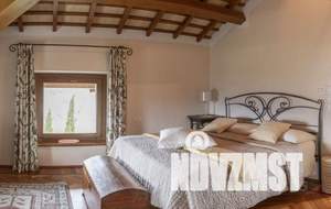 Дом 270м², 3-этажный, участок 15 сот.  