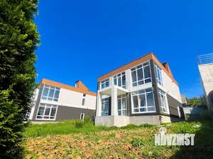 Таунхаус 200м², 2-этажный, участок 5 сот.  