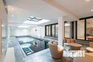 Дом 970м&sup2;, 3-этажный, участок 24 сот.  