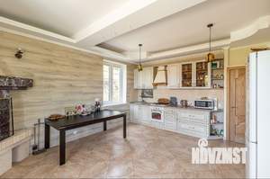 Дом 284м², 3-этажный, участок 7 сот.  