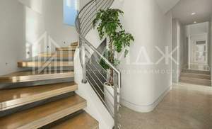 Дом 520м², 3-этажный, участок 14 сот.  