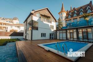 Дом 300м², 3-этажный, участок 8 сот.  