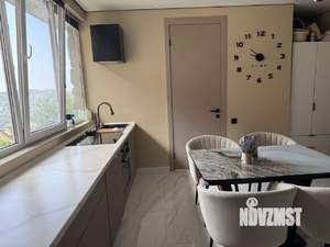 Коттедж 215м², 3-этажный, участок 6 сот.  