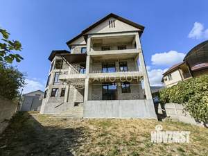 Коттедж 1050м&sup2;, 3-этажный, участок 10 сот.  