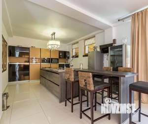 Дом 230м², 2-этажный, участок 7 сот.  