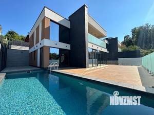 Дом 240м², 2-этажный, участок 6 сот.  