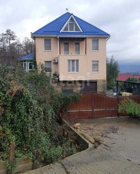 Дом 275м², 3-этажный, участок 39 сот.  