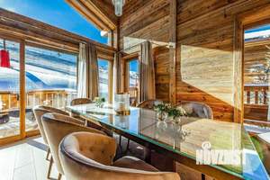 Дом 370м², 3-этажный, участок 10 сот.  