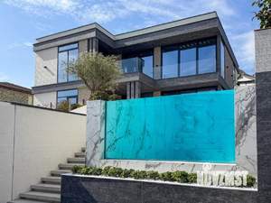 Дом 230м&sup2;, 2-этажный, участок 7 сот.  