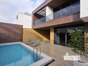 Дом 300м&sup2;, 2-этажный, участок 10 сот.  