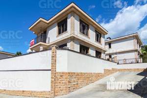 Дом 230м&sup2;, 2-этажный, участок 3 сот.  