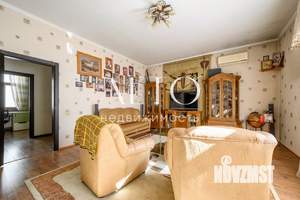 Дом 242м&sup2;, 3-этажный, участок 8 сот.  