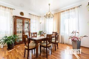 Коттедж 320м², 2-этажный, участок 10 сот.  