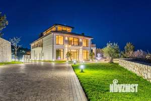 Дом 750м², 3-этажный, участок 48 сот.  