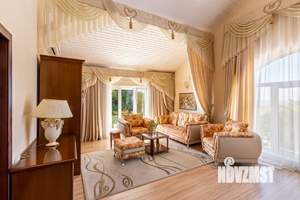 Коттедж 320м², 2-этажный, участок 10 сот.  