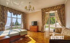 Коттедж 1000м², 3-этажный, участок 25 сот.  