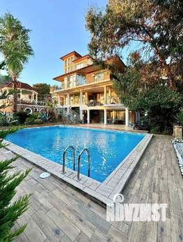 Коттедж 570м², 3-этажный, участок 20 сот.  