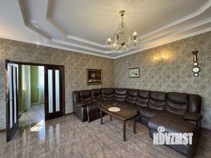 Коттедж 315м², 3-этажный, участок 10 сот.  