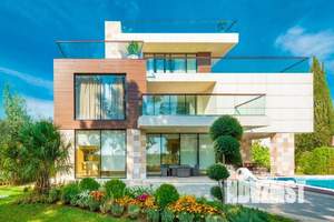 Коттедж 450м², 3-этажный, участок 6 сот.  