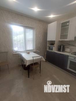 Коттедж 180м², 23-этажный, участок 7 сот.  