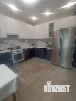 Коттедж 180м², 23-этажный, участок 7 сот.  
