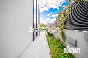 Дом 325м², 3-этажный, участок 4 сот.  