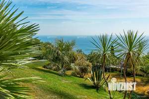 Коттедж 600м², 3-этажный, участок 24 сот.  