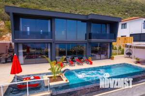 Коттедж 242м², 2-этажный, участок 8 сот.  