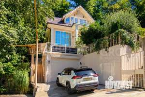 Дом 200м², 2-этажный, участок 10 сот.  