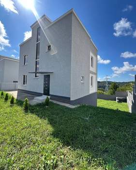 Дом 212м², 3-этажный, участок 4 сот.  