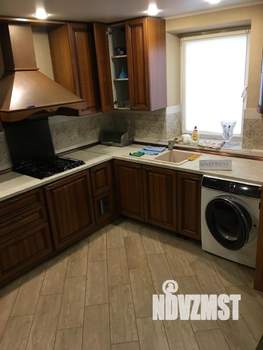 Дом 250м&sup2;, 3-этажный, участок 6 сот.  