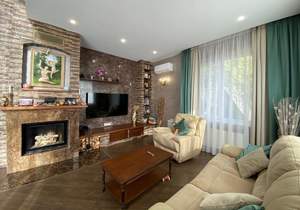 Дом 450м², 3-этажный, участок 10 сот.  