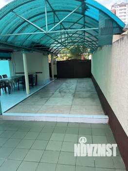 Дом 650м&sup2;, 3-этажный, участок 20 сот.  