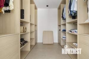 Дом 250м², 2-этажный, участок 6 сот.  