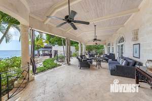 Дом 800м², 3-этажный, участок 50 сот.  