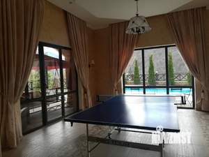 Дом 1200м², 3-этажный, участок 15 сот.  