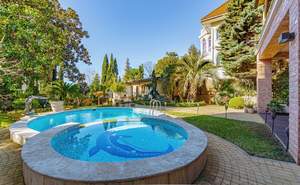 Дом 800м², 3-этажный, участок 11 сот.  