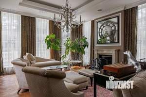 Дом 1250м², 3-этажный, участок 60 сот.  