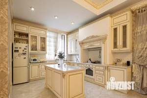 Дом 300м², 2-этажный, участок 10 сот.  