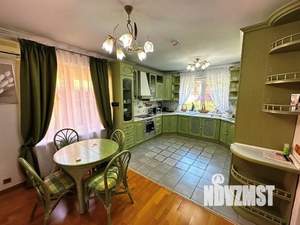 Дом 333м², 3-этажный, участок 14 сот.  