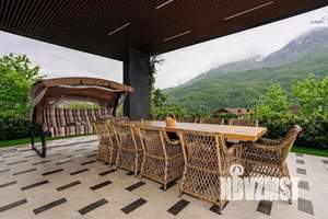 Дом 650м&sup2;, 3-этажный, участок 11 сот.  