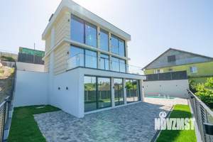 Коттедж 230м², 2-этажный, участок 5 сот.  