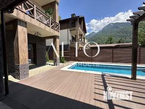 Дом 201м&sup2;, 3-этажный, участок 4 сот.  