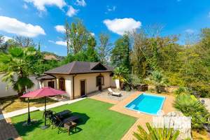 Дом 422м², 3-этажный, участок 14 сот.  