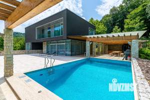 Дом 680м², 2-этажный, участок 42 сот.  