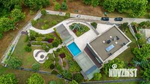 Дом 680м², 2-этажный, участок 42 сот.  