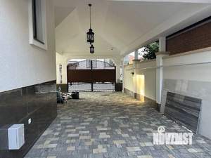 Дом 350м&sup2;, 2-этажный, участок 10 сот.  