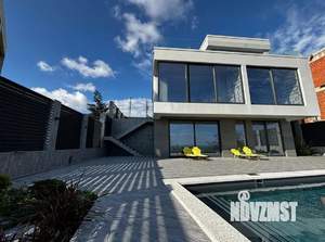 Дом 240м&sup2;, 2-этажный, участок 4 сот.  