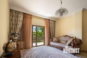 Дом 400м², 3-этажный, участок 10 сот.  